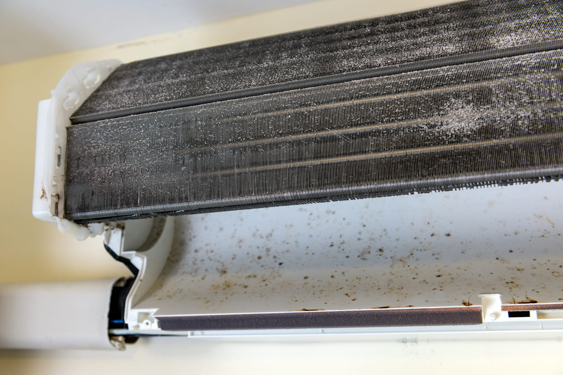 air conditioning unit with dust on the filter